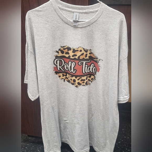 Gildan Tops - Unisex Leopard Roll Tide Tshirt